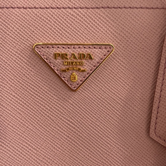 Prada excellent condition - Picture 3 of 15
